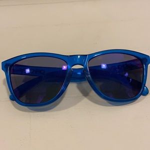 Men’s OAKLEY Blue Frogskins with Polarized Purple Lens Sunglasses 24-356